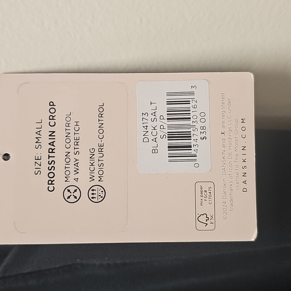 Danskin Black Salt Crosstrain Crop Leggings - Picture 4 of 4